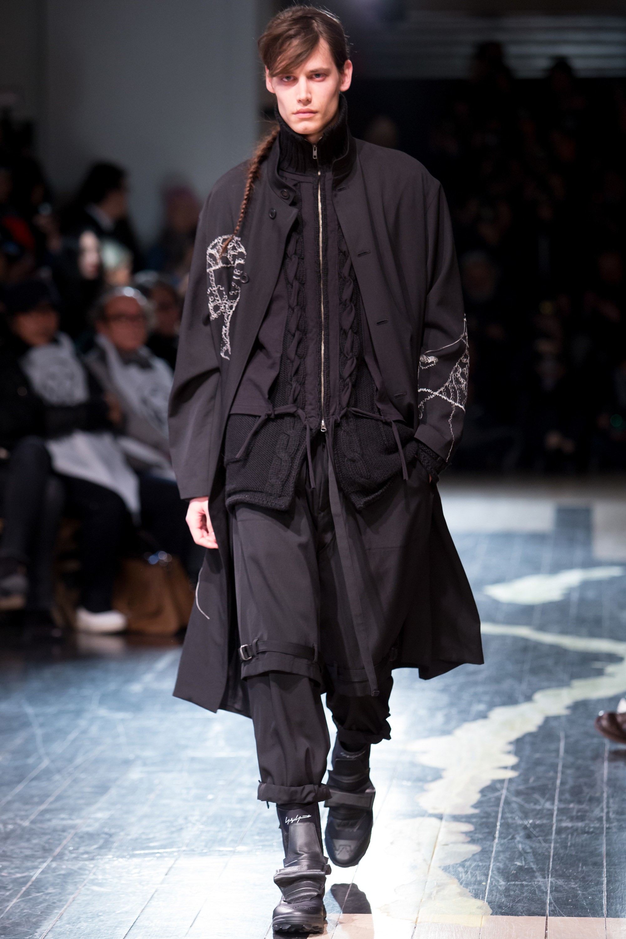 Yohji Yamamoto 2016秋冬系列 巴黎男裝周的暗黑美學與解構藝術